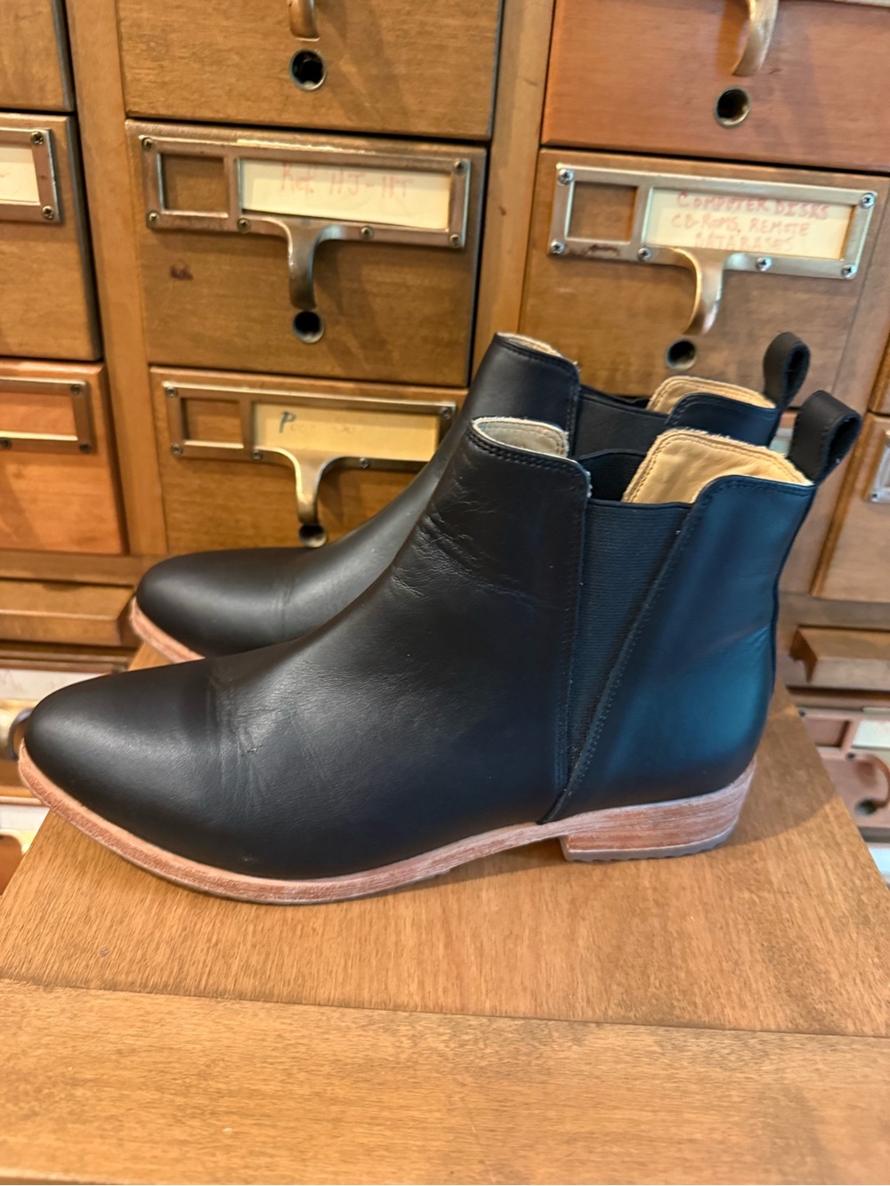 Nisolo Eva Everyday Black Leather Chelsea Boots Size 8.5